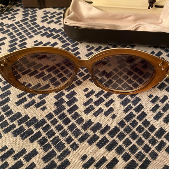 ๐ฆ LV Amber Cat Eye Sunglasses - Picture 8 of 15